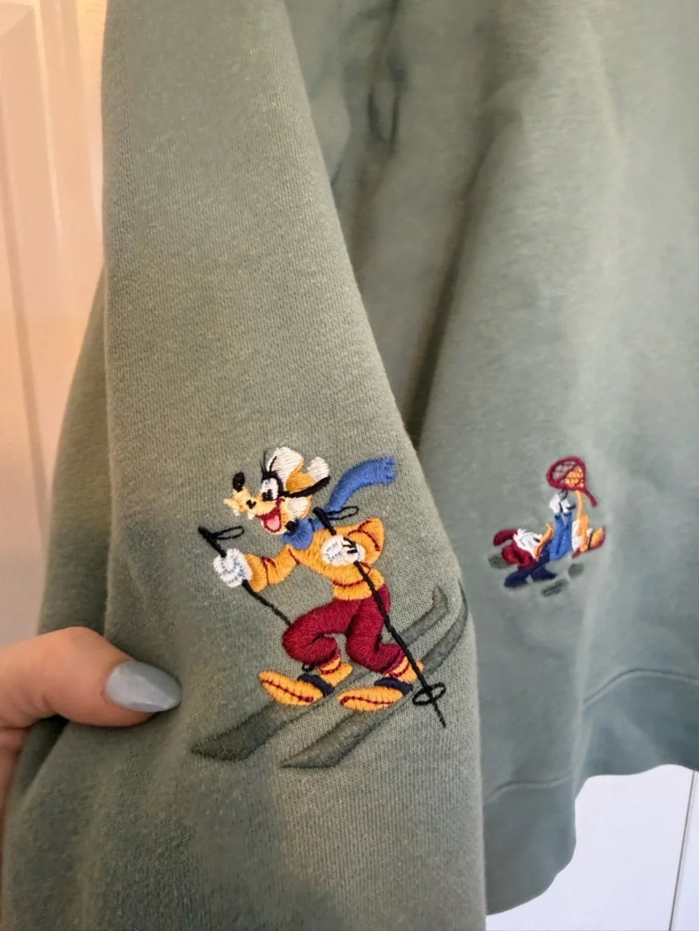 Disney Parks Mickey Mouse & Friends Homestead 1/4 Zip Pullover RARE Unisex M - Picture 6 of 9
